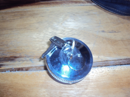 ขายฝาถังนำมัน ซูซูกิ S10 แท้สนใจติดต่อสรกฤช 081-8478107