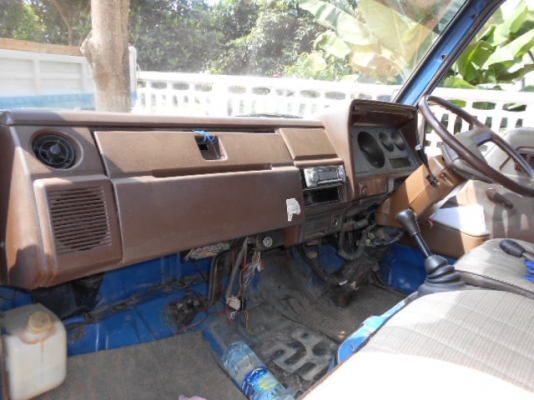 ขาย 4 ล้อ  ดั้ม TOYOTA  Dyna  200 เครื่องเดิม 11B เครื่องดี แซทซีสวย