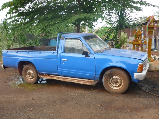 NISSAN 720 อ๊อด ปานเพ็ชร 080-0014585 รถอยู่ เสิงสาง