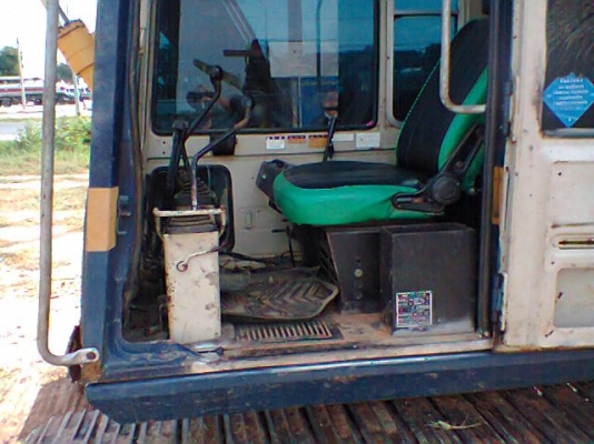 ขายรถแบคโฮ Komatsu PC 60-5 ขายตามสภาพ