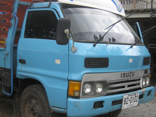 หกล้อกลาง ISUZU KS เครื่อง 110 คอกไม้สวย