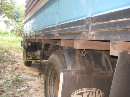 หกล้อกลาง ISUZU KS เครื่อง 110 คอกไม้สวย