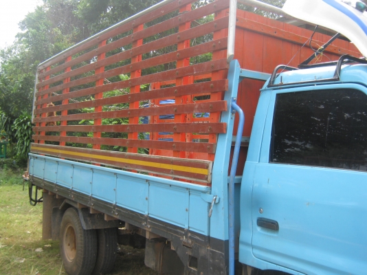 หกล้อกลาง ISUZU KS เครื่อง 110 คอกไม้สวย