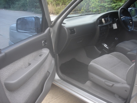 ขายford4ประตู มือเดียว รถสวย