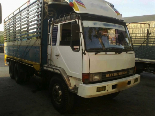 รถมิตซู 10 ล้อ  FN517 หลังถนน รั่ว  195 แรงม้า  สนใจติดต่อ 081 - 6079515