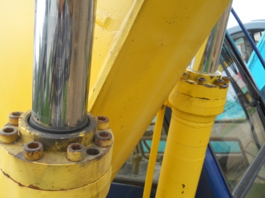 รถแบคโฮเก่านอก sk 100-1 สนใจโทร 092-3309229 อี๊ดสองห้อง