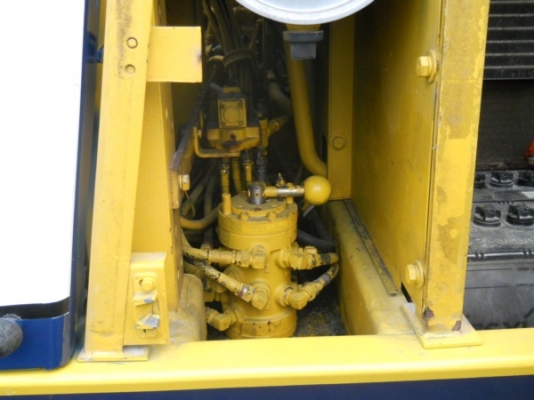 รถแบคโฮเก่านอก sk 100-1 สนใจโทร 092-3309229 อี๊ดสองห้อง