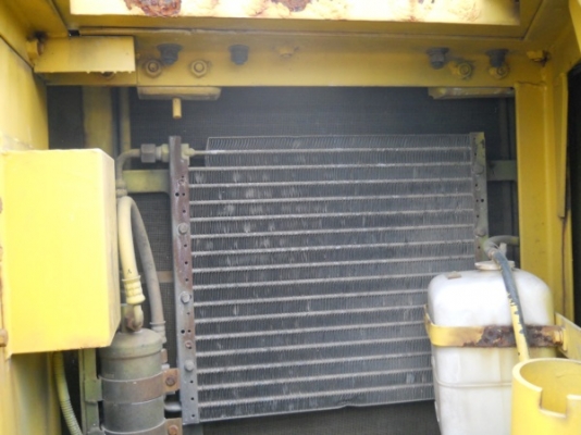 รถแบคโฮเก่านอก sk 100-1 สนใจโทร 092-3309229 อี๊ดสองห้อง