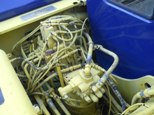 รถแบคโฮเก่านอก sk 100-1 สนใจโทร 092-3309229 อี๊ดสองห้อง