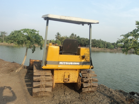 ขายด่วน รถแทรคเตอร์ตีนตะขาบ BD2G เก่านอกยังไม่เคยใช้งานในไทย เครื่องปั้มดี แรง ๆๆๆ ขายด่วน รถแทรคเตอร์ตีนตะขาบ BD2G เก่านอกยังไม่เคยใช้งานในไทย เครื่องปั้มดี แรง ๆๆๆ