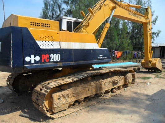 Komatsu PC200-3
