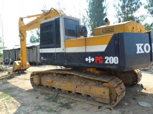 Komatsu PC200-3