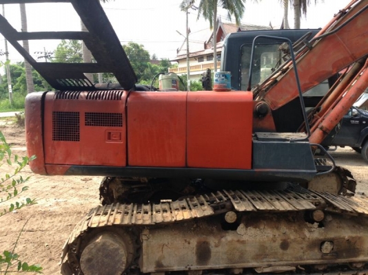 รถแบคโฮ  HITACHI  200 - 3     สนใจติดต่อ 081 - 6079515