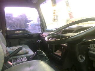 รถอิซูซุ 6 ล้อ ตู้แห้ง  200 แรงม้า  ปี  47   สนใจติดต่อ 081 - 6079515