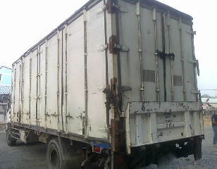 รถอิซูซุ 6 ล้อ ตู้แห้ง  200 แรงม้า  ปี  47   สนใจติดต่อ 081 - 6079515