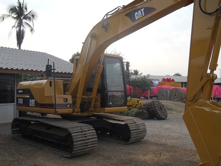 รถแบคโฮเก่านอก cat 312b สนใจโทร 082-7211671 อี๊ดสองห้อง