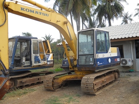 รถแบคโฮเก่านอก komatsu pc 100-5 สนใจโทร 082-7211671 อี๊ดสองห้อง