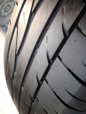 ขายยาง195/65/15 ปี 10/2เส้น+ปี09/2เส้น BRIDERTONE TURANZA ER33 1 ชุด ราคา : 1,
