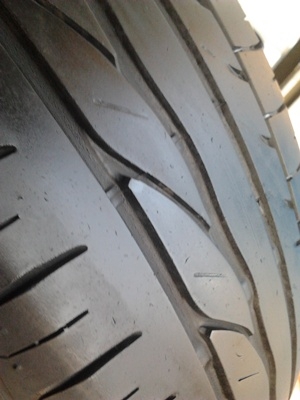 ขายยาง195/65/15 ปี 10/2เส้น+ปี09/2เส้น BRIDERTONE TURANZA ER33 1 ชุด ราคา : 1,