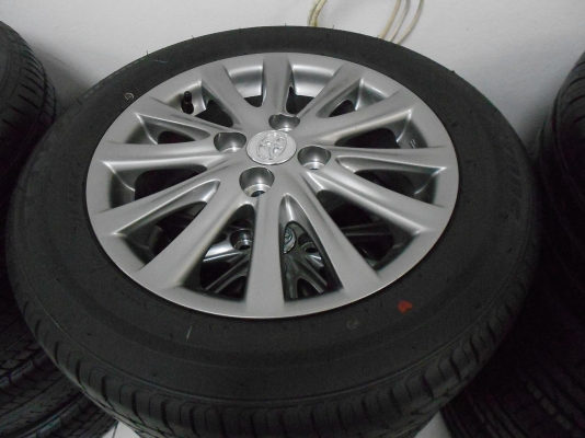 ขายล้อแม็ก Toyota vios 12 ก้าน ขอบ 15 รมดำ พร้อมยางถอดป้ายแดง