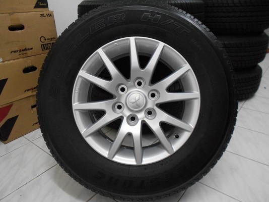 ขายล้อแม็ก pajero ขอบ 17 พร้อมยางปลายปี 10