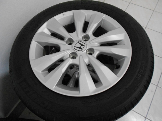 ขายล้อแม็ก Honda city ขอบ 15 พร้อมยางถอดจากรถป้ายแดง