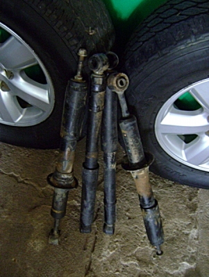 ขายโช๊ควีโก้4WD หน้าหลังสภาพดี 1 ชุด