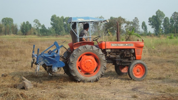 ขายรถไถ KUBOTA  L280   ลดเหลือ 40000 ฟิตเครื่องแล้วเปลี่ยน แหวน ปลอก ลูกสูบ เชคปั้ม เปลี่ยนหัวฉีด ฟิตเกียร์เปลี่ยนลูกปืนประคลองเกียร์ เปลี่ยนเฟืองท้ายใหม่ ทำทั้งคัน หมดไป 45,000 บาท ขายตัวรถเพียง 70,000 บาท  ลดเหลือ 60000  ด่วน ดูรถ ที่กำแพงเพชร