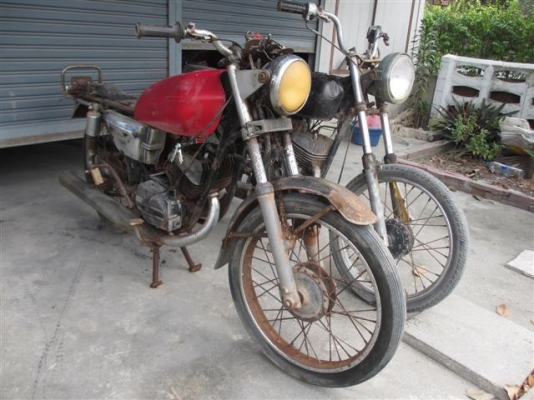 ขายเหมารวม 2 คัน RX100 และ GP100 ไม่มีทะเบียนไม่ติดขายตามสภาพ ราคา 6,000 บาท