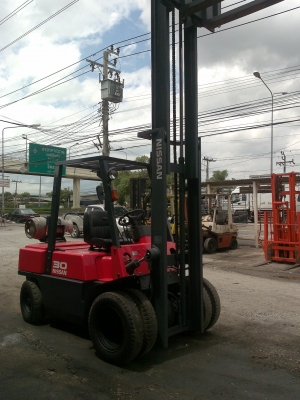 NISSAN  3 ตัน  เครื่องเบนซิล + ติดแก๊สนอก สถาพใหม่พร้อมใช้