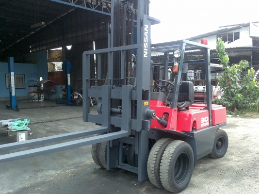 NISSAN  3 ตัน  เครื่องเบนซิล + ติดแก๊สนอก สถาพใหม่พร้อมใช้