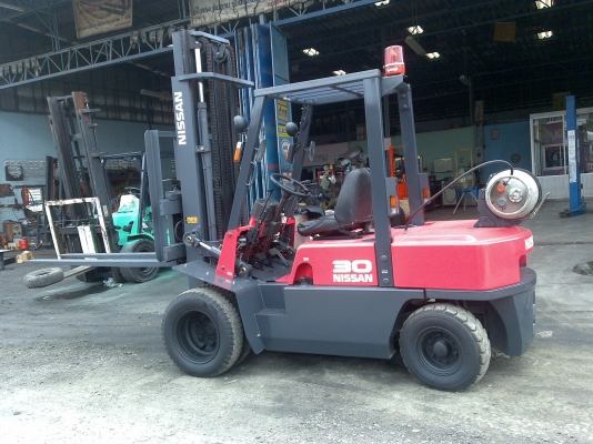 NISSAN  3 ตัน  เครื่องเบนซิล + ติดแก๊สนอก สถาพใหม่พร้อมใช้