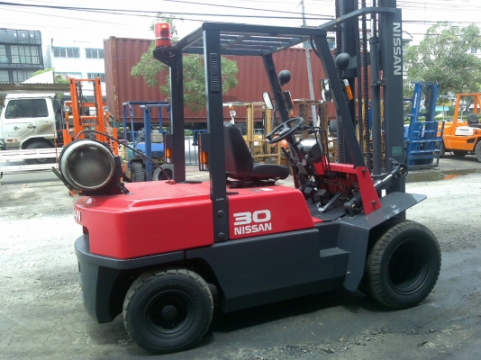 NISSAN  3 ตัน  เครื่องเบนซิล + ติดแก๊สนอก สถาพใหม่พร้อมใช้