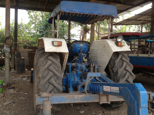 Ford6610หนุ่มเสี้อลายสวยพร้อมใช้ครับ