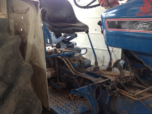 Ford6610หนุ่มเสี้อลายสวยพร้อมใช้ครับ