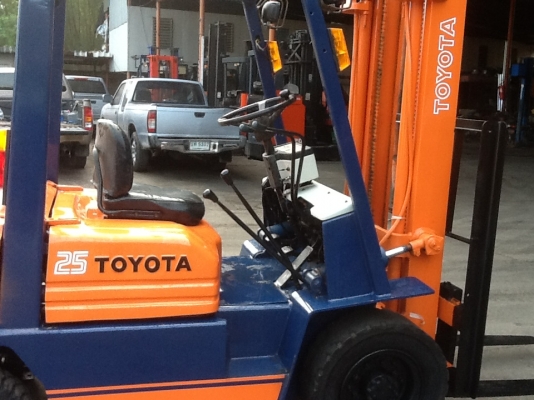 รถยกโตโยต้ารุ่น 5 น้ำหนักยก 2.5 ตัน เสาสูง 3.5 เมตร เครื่องดีเซล เกียร์ธรรมดา รถยกโตโยต้ารุ่น 5 น้ำหนักยก 2.5 ตัน เสาสูง 3.5 เมตร เครื่องดีเซล เกียร์ธรรมดา