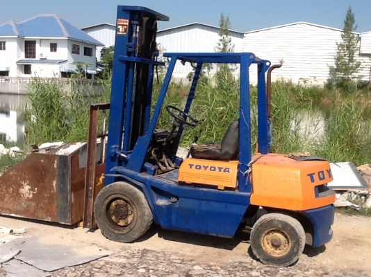 ฝากขายด่วนๆครับ รถยกโตโยต้ารุ่น 4 ยก 3ตัน เสาสูง 4 เมตร เครื่องดีเซล เกียร์ธรรมดา