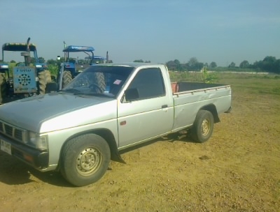 ขายรถNISSUN  BIG .  M ปี94เครื่องฝาแดง2500 พร้อมใช้ทะเบียนพร้อมโอนสนใจ0810076640