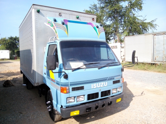 6 ล้อกลาง  *ตู้แห้ง*  ISUZU  NKR  110  แรงม้า  *ยาว 4.30 ม.*  รถสวยเดิม+สวยจริง+สภาพพร้อมใช้งาน  * มีเล่มพร้อมโอน