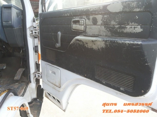 ขายด่วน รถบรรทุก 6 ล้อ ISUZU NPR 110 แรง ตู้แห้ง 3 บาน สภาพสวยพร้อมใช้ ราคาสุดคุ้ม