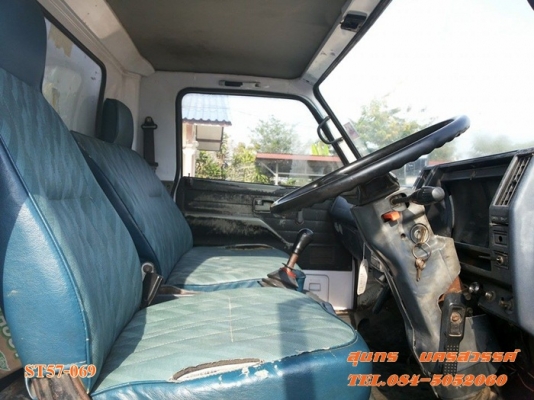 ขายด่วน รถบรรทุก 6 ล้อ ISUZU NPR 110 แรง ตู้แห้ง 3 บาน สภาพสวยพร้อมใช้ ราคาสุดคุ้ม