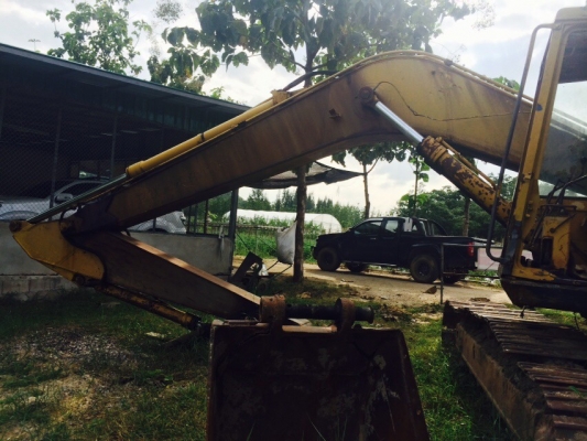 รถขุดแม็คโค pc200