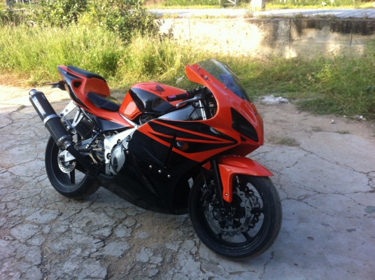 ปรับราคา cbr 400 ทะเบียนแท้ ไม่ขาดต่อ เครื่องดี สีใหม่ ขี่กลับได้เลย 78000.-เหลือ73000.-