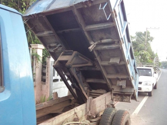 ***ขายแล้วครับขอบคุณ Truck2hand ขาย6ล้อดั้ม3คิว ISUZU 85 ประกอบ เครื่อง ISUZU 85แรง เกียร์สั้นสาย เครื่องแน่นดี แรง ไม่เยิ้ม เกียร์ดีเข้าง่ายไม่หลุด ช่วงล่าง 5น็อตหน้า-หลัง คัสซีดีเดิม ไม่ปะไม่ดาม กระบะดั้มเหล็ก4ตัน3.20ม.ยิงหน้าสภาพดี พื้นดีข้างดีไม่ผุ หั