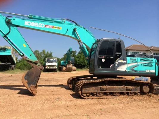**2,080,000 บ.ต่อรอง**ขายแบคโฮ KOBELCO MARK8 YN12 SK200 ไฟฟ้าครบ เครื่องเดิม ปั้มเดิม ใช้งาน2x,xxx ชั่วโมง(2หมื่นนิดๆ) เครื่องดีแน่นดี ปั้มดีแรง ทำงานดีเร็ว บูมอาร์มสวยไม่ปะไม่ดาม บุ้งกี๋ดียังหนา ไม่ผุ เอวดีแน่นดี ช่วงล่าง70-80\% แทร้กดียังหนา ครบๆ เฟรมดีไ