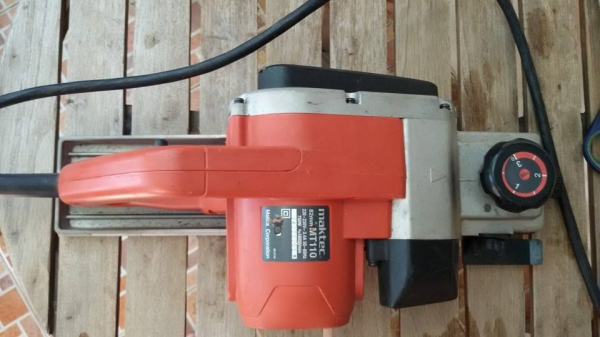 ขาย กบไฟฟ้า Maktec MT110 ( ชาติ ลำพูน ) ขาย กบไฟฟ้า Maktec MT110 ( ชาติ ลำพูน )