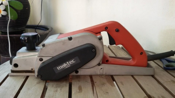 ขาย กบไฟฟ้า Maktec MT110 ( ชาติ ลำพูน ) ขาย กบไฟฟ้า Maktec MT110 ( ชาติ ลำพูน )