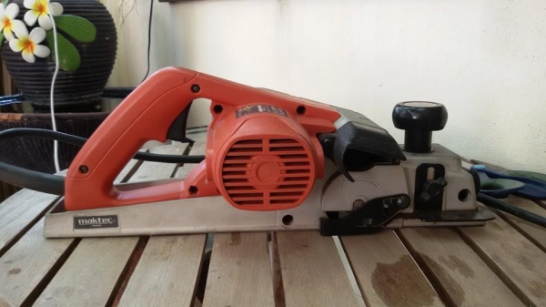 ขาย กบไฟฟ้า Maktec MT110 ( ชาติ ลำพูน ) ขาย กบไฟฟ้า Maktec MT110 ( ชาติ ลำพูน )