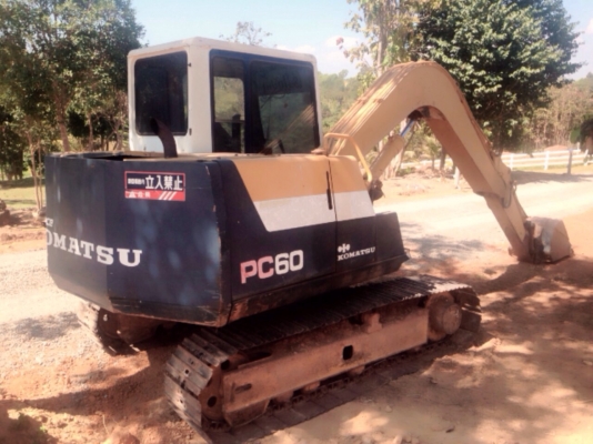 KOMATSU PC 60-6 รถบอดี้สวย เครื่องเดิมปั๊มเดิมทำงานดีไม่โหลด ภายในสะอาด หน้าจอครบ ไฟฟ้าขาดมอเตอร์คันเร่ง ช่วงล่างดี เอวแน่นดี พร้อมทำงานได้เลยครับ เอกสารใบอินวอย ราคาต่อรองได้ครับ
