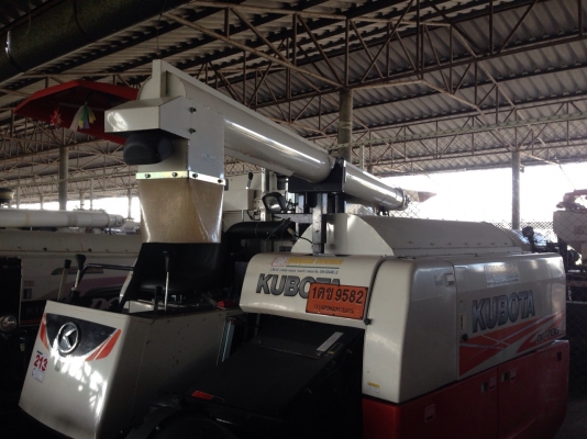ดาวน์ 310,000 บาท รถเกี่ยวนวดข้าว  KUBOTA  DC70G ชั่วโมงน้อยสุดๆ ผ่อนได้มีประกัน